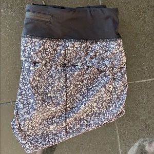 Lululemon speed short size 6 black and white